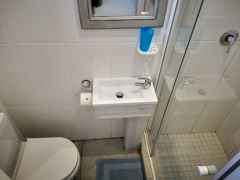 Suidersee Apartment 20 - En-suite bathroom 