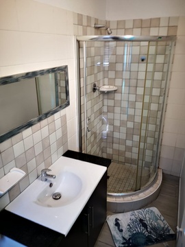 Suidersee Apartment 13 - En-suite bathroom 